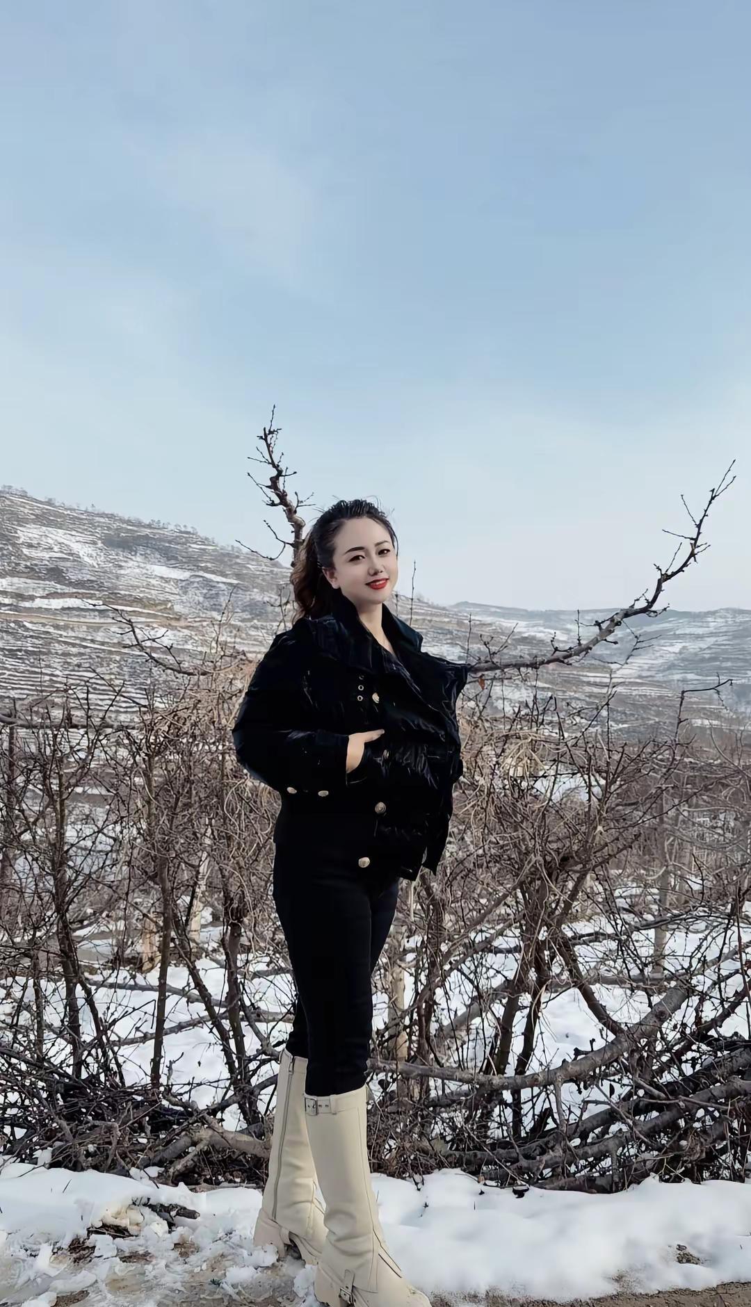 甘肃最擅长的就是“把桃花骗开，然后冻得死死滴”！何止是漫山遍野的桃花，还有漫天飞