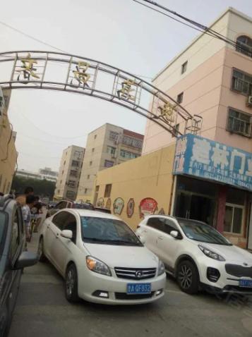 济南长清文昌花苑小区，2006年建成的老旧小区，一共36栋楼、1437户，小区物