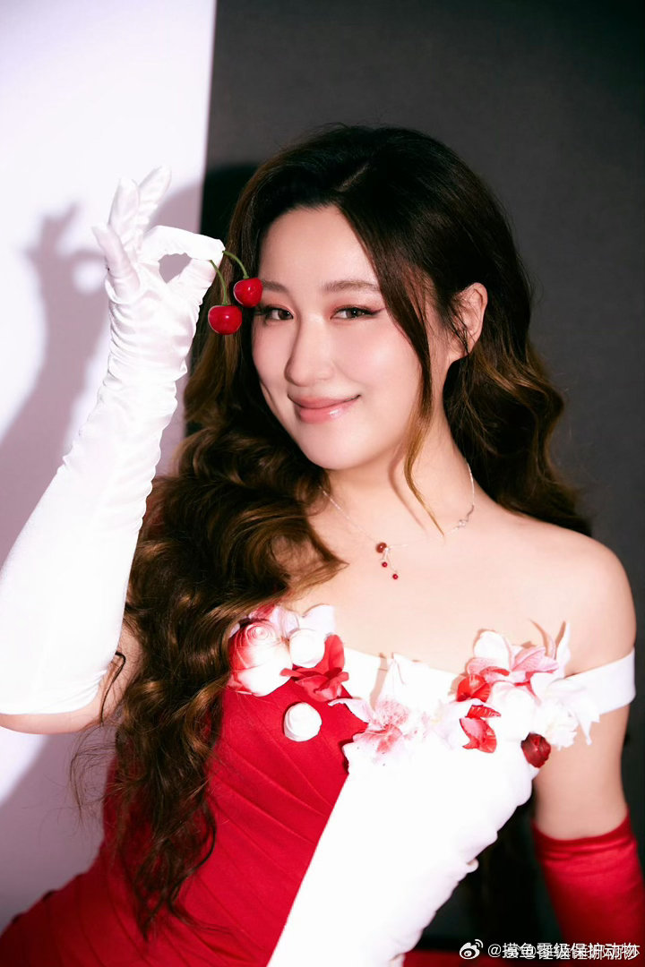 锤娜丽莎新歌和珠玉是同一作词人锤娜丽莎新歌居然是珠玉作词人写的 《萱草花》的温暖