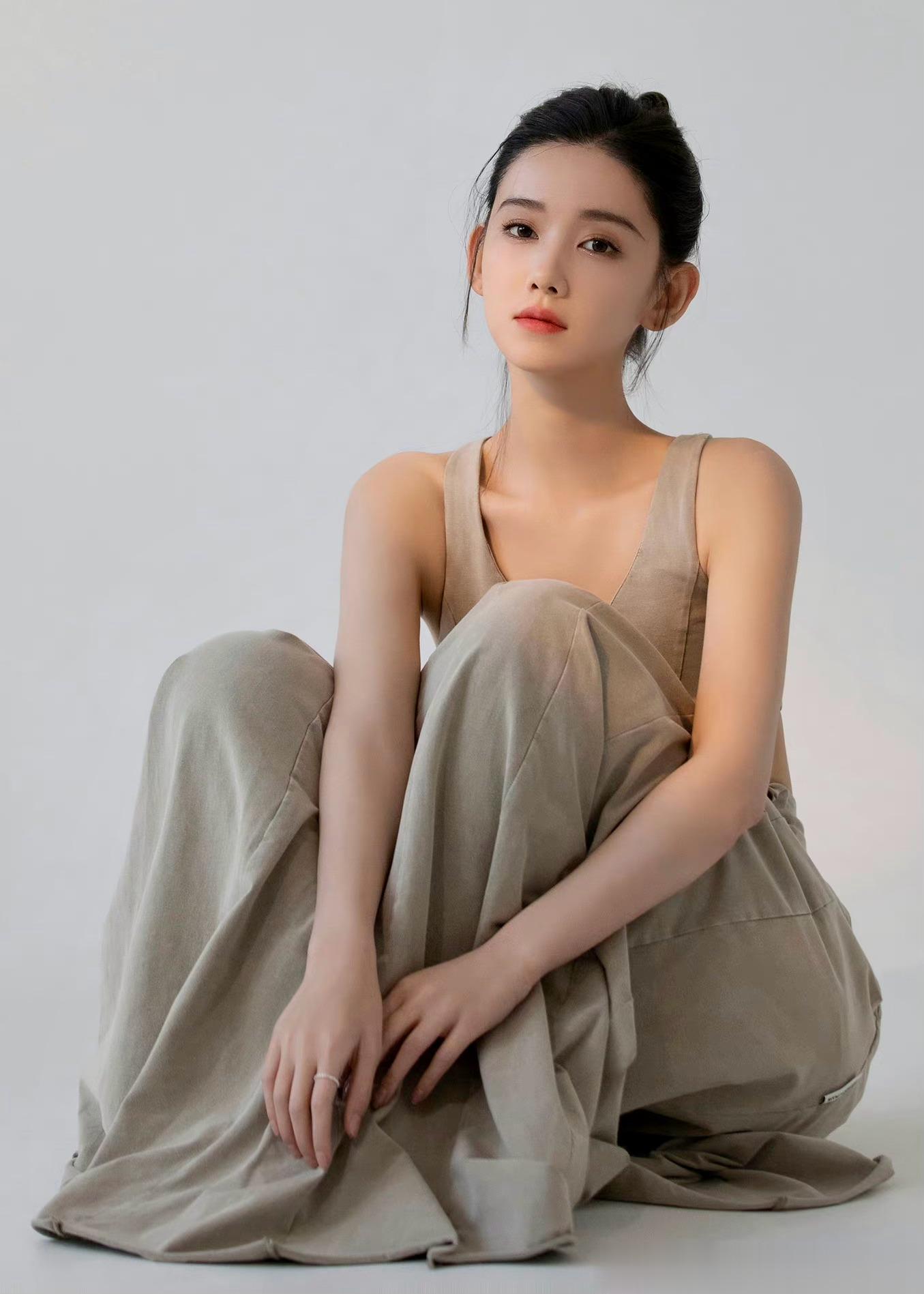 南国-致画家林风眠南国娇小美人葱发丝柔情过山风阳光催情万物醒青春正媚小蛮腰待到香