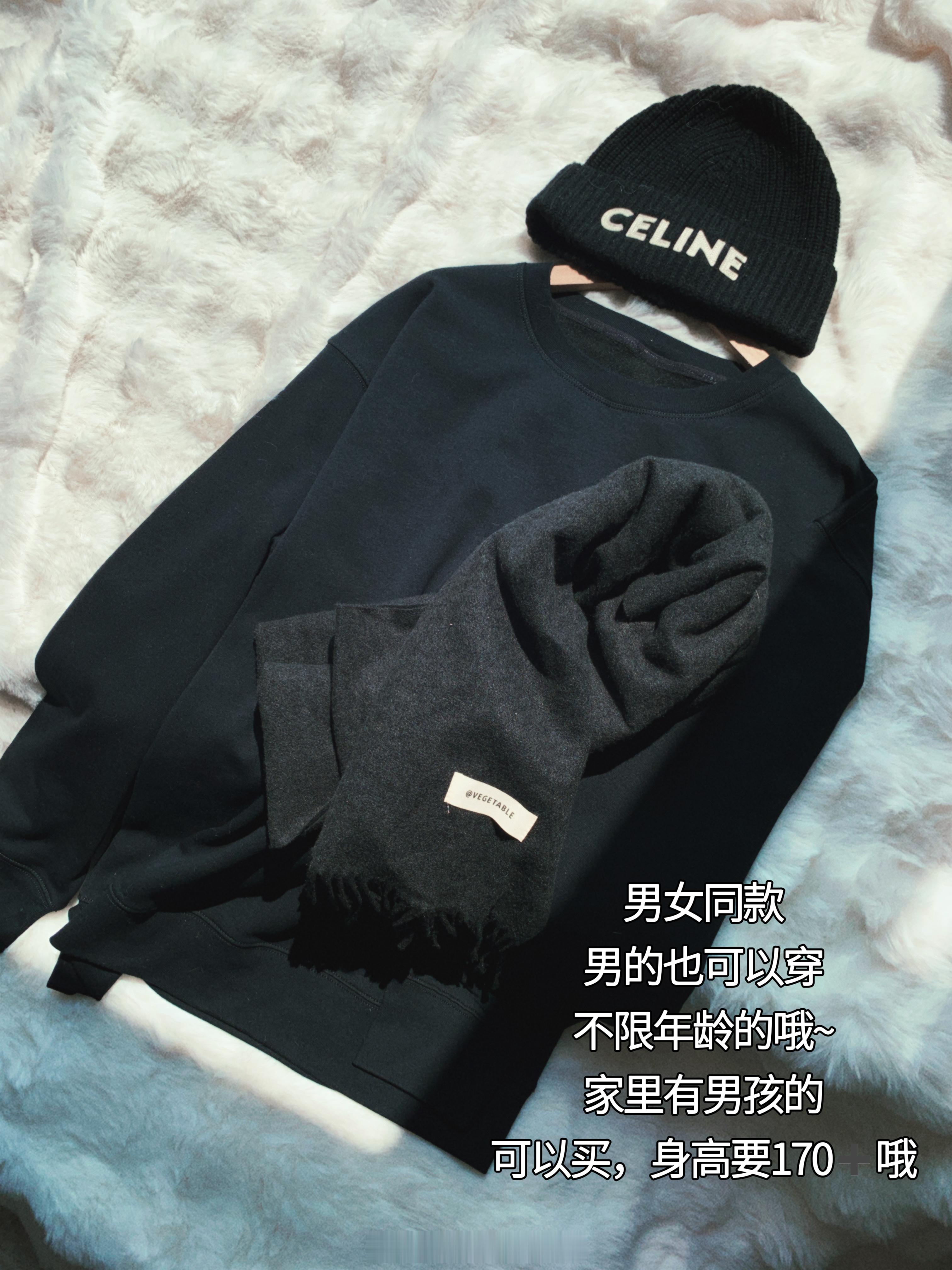 下周四上新。（粗略版本）1⃣️冲锋衣，软壳的，9月底上的是近期日常可以穿的，比较