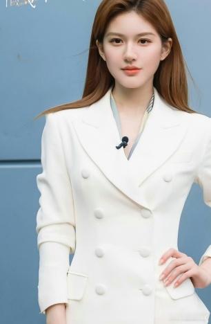 星光大赏内娱花生都来了 这波男帅女美谁顶得住！鞠婧祎清冷绝美，田曦薇灵动可爱，男