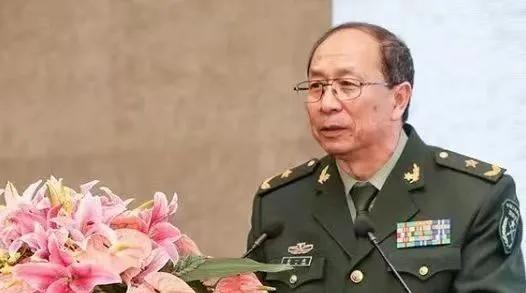 美国记者问金一南：“如果把中国2000亿的三峡大坝炸了，中国会怎么办？”金一南听