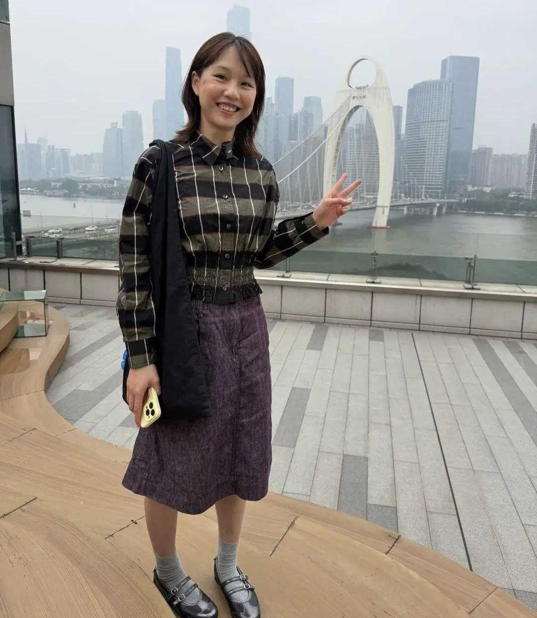 广州有女生，自从清华硕士毕业后选择在广州做纹眉师一年，父母不解，为何如此，面对自