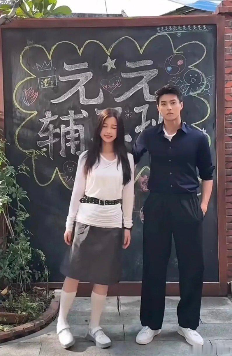 虞书欣和陈靖可站一块才能显出来她的身高，平常看不出来是因为身材比例太虐了吧 