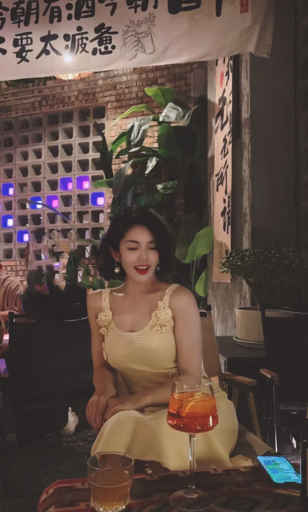 时间在不断的在筛选你身边的人和事 不会有人永远陪着你 但永远有人陪你