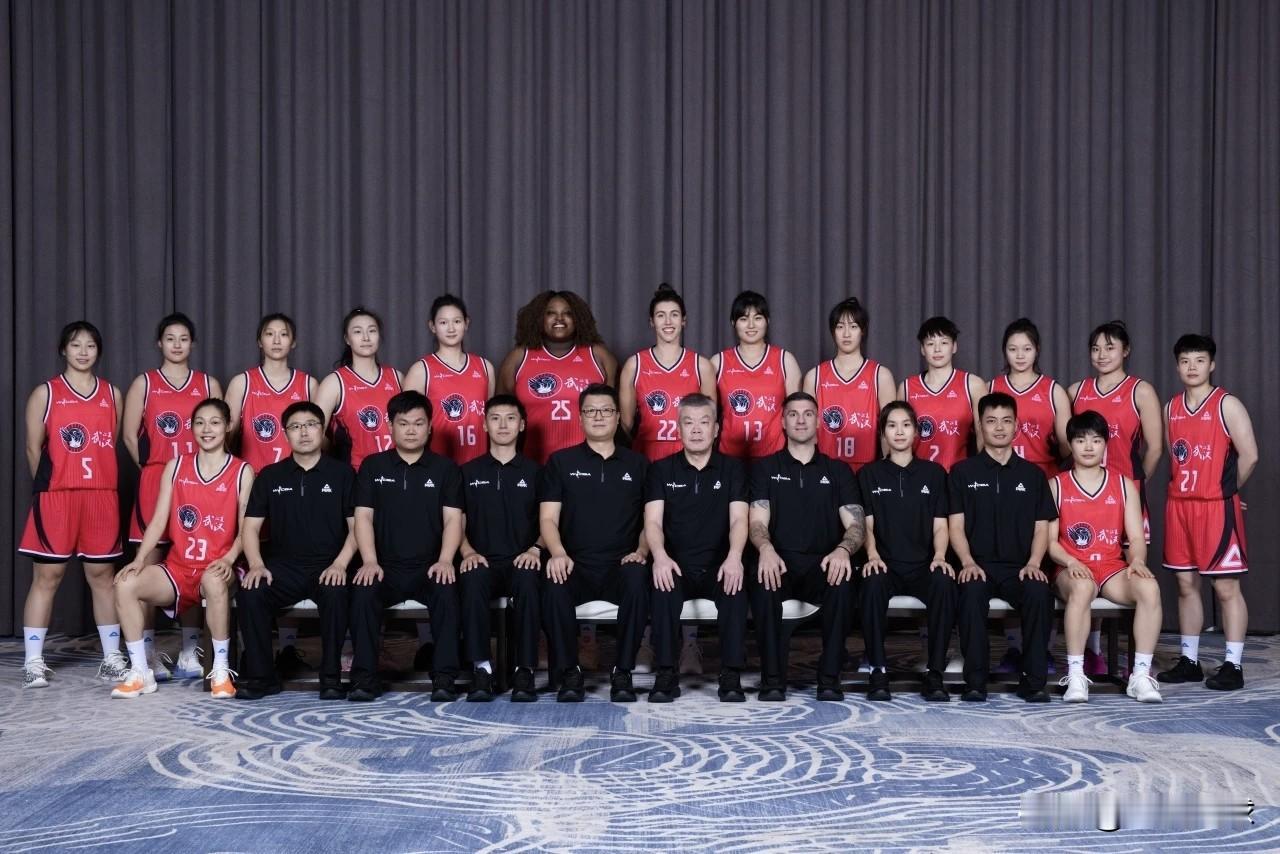 为武汉女篮加油！！！

2025-2026赛季WCBA联赛即将开赛，武汉盛帆黄鹤