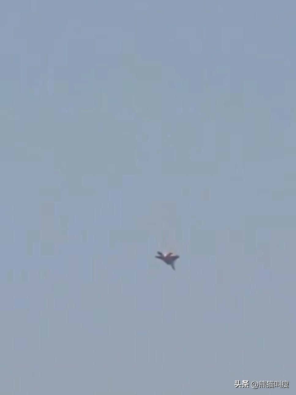 开打以来，第一架美军战机坠毁！

美军该架战机今天突然在科威特坠毁，很可能是遭到