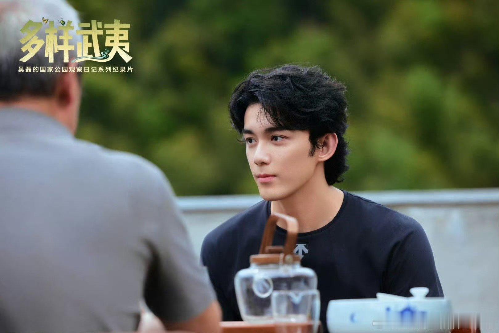 吴磊怒拍60张自拍 吴磊这60张自拍太有活人感 一张张翻着看就像连连看 这么多不