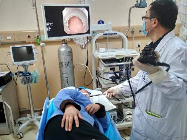 息肉不会无故癌变，医生直言：息肉癌变的人，大多是这3事没做好