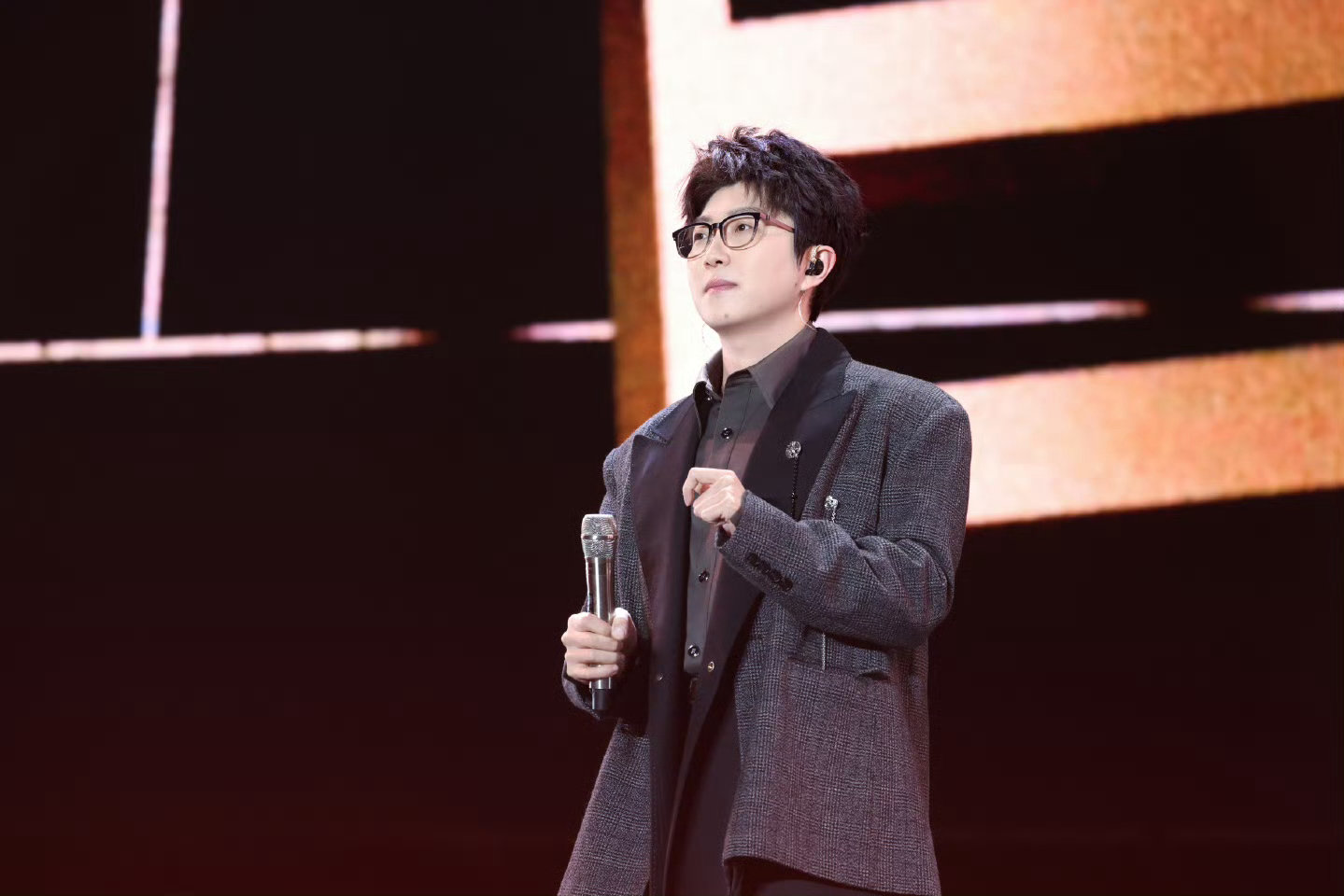 毛不易 我退出歌坛也不敢这样看一次笑一次！毛不易的震惊脸已经可以当表情包了！ 