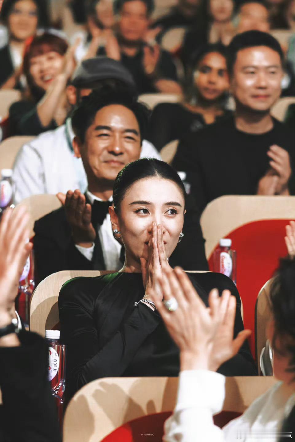 宋佳金鹰最佳女主恭喜宋佳！！！毫无争议实至名归！恭喜宋佳 凭借《山花烂漫时》获金