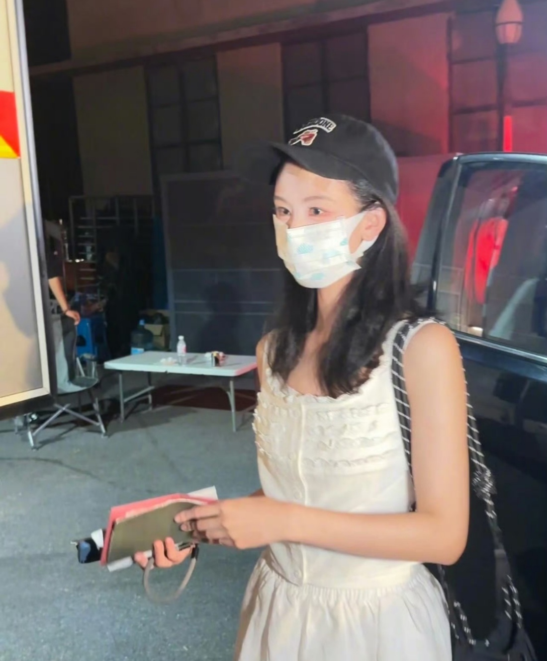陈都灵额头受伤，前段时间马失控[融化]然后腿伤头伤[泪][泪]我的妈耶[泪] ​