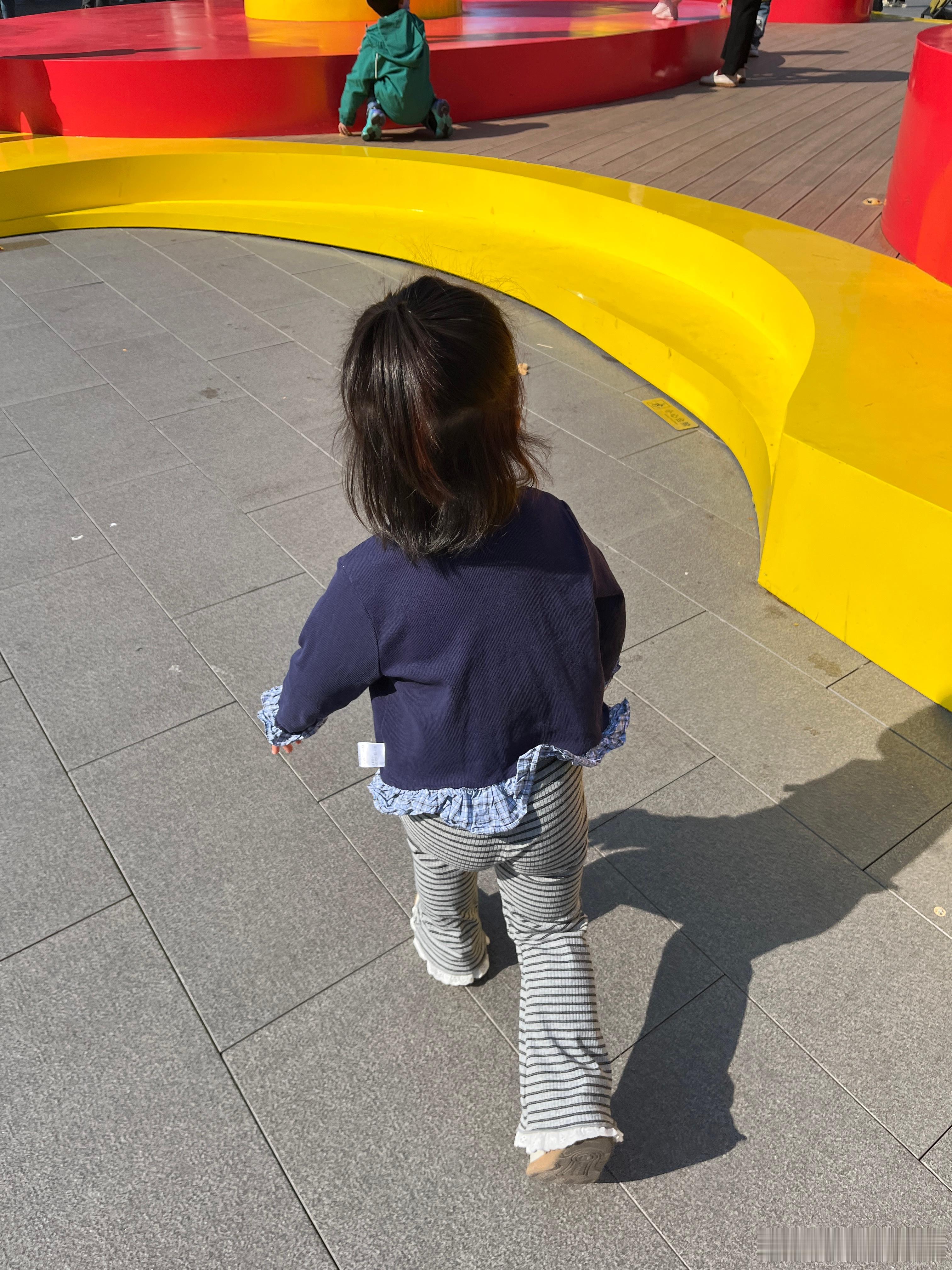 出来玩了，突然发现过年不用去哪旅游，带娃来深圳周边打卡都不错。太小了，不适合去太