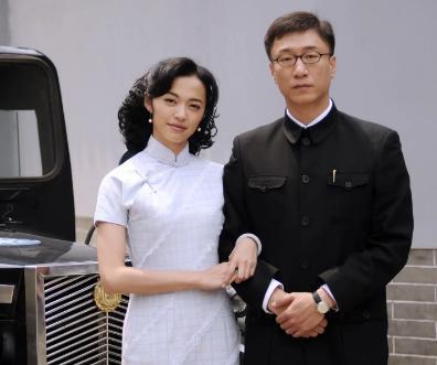 2008年，在拍摄《潜伏》时，孙红雷觉得姚晨演得不好，大骂姚晨:“你榆木脑袋啊!