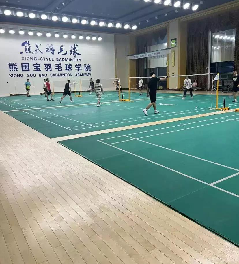 get新球馆~恒大运动城
是老的熊国宝羽毛球学院，现在搬走了，叫恒大运动城，也叫