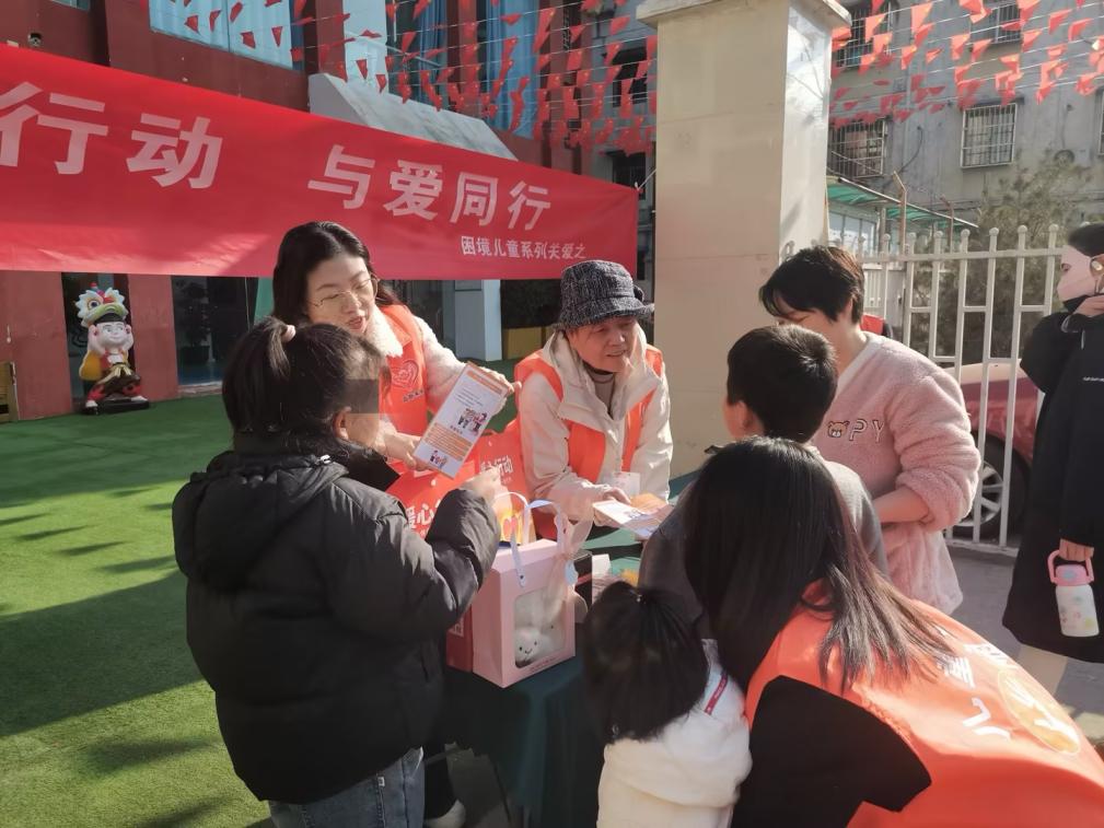 “暖冬守护,安全童行”
西安高新区为困境儿童筑牢冬季安全防线
凛冬已至，气温骤降