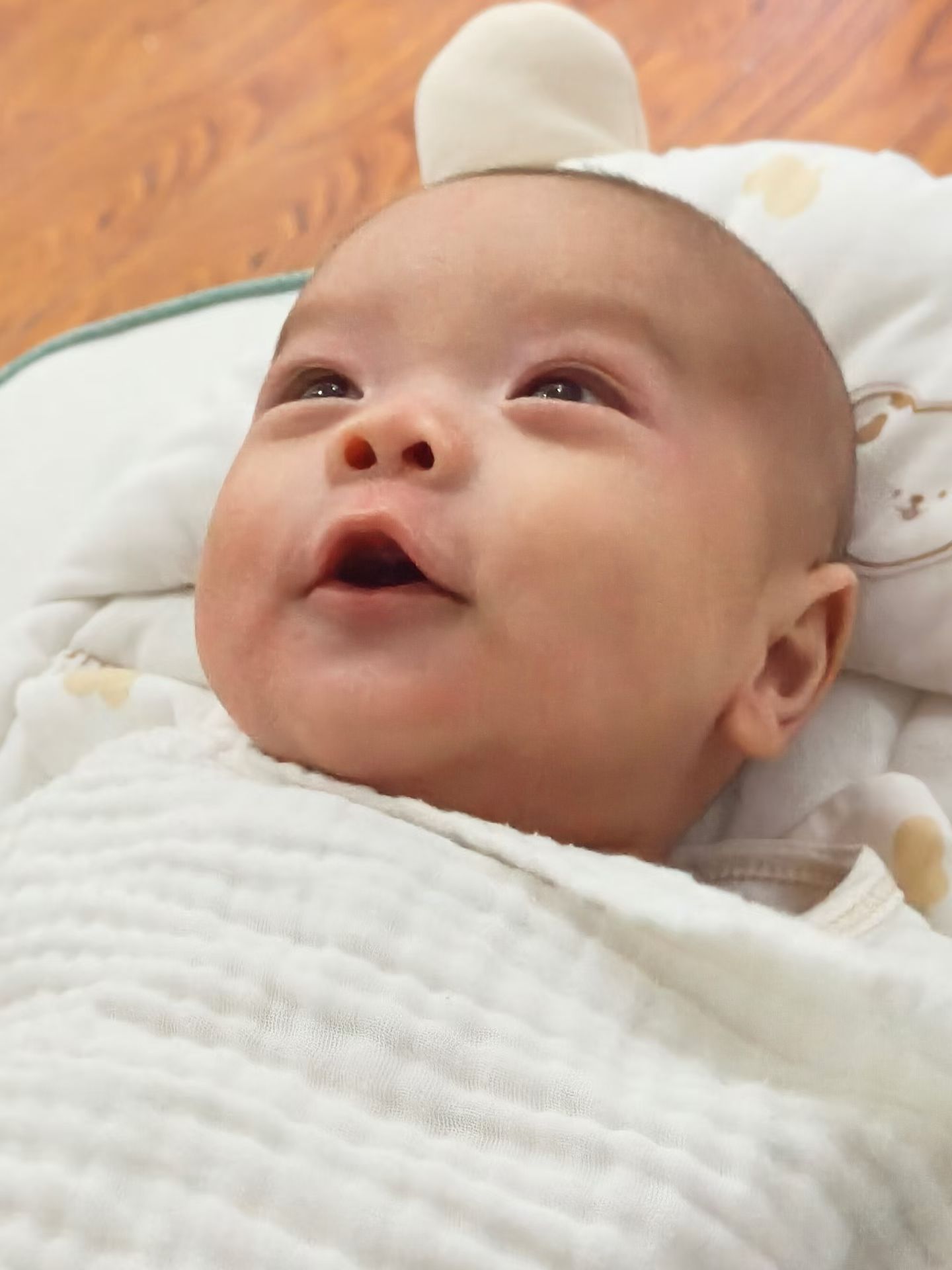 晚安哟，这小家伙太会笑了！每次看到我儿子的照片，疲惫一扫而光好几天没见到他了，老