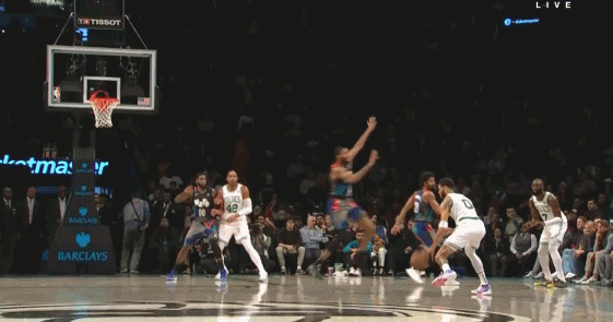塔图姆压哨三分！半场21分！凯尔特人半场70-58领先篮网！ ​​​
