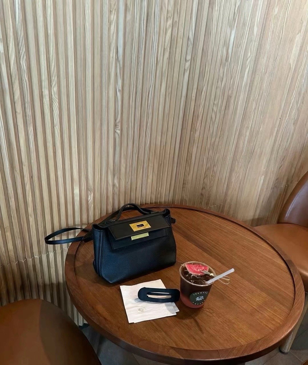 与其反思自己情绪为何不稳定 不如想一想到底是什么人再用什么手段逼你丑态百出 ​​
