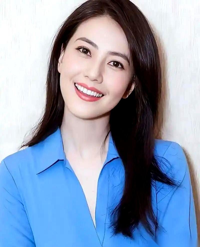 新疆裕民县这案子，真让人开了眼。
男的住着女友的房，水电燃气全靠女友扛。结果他妈