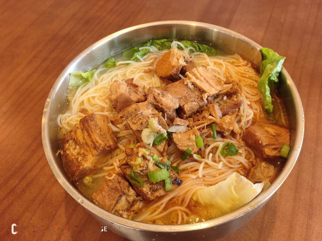 看看美国的物价怎么样？
        今天出去玩，在外面吃饭。中午吃的五香猪肉