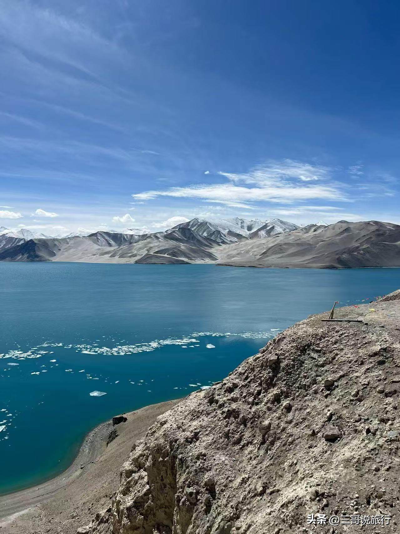 赴约白沙湖：与风相拥，邂逅雪山湖畔的温柔
 
赴约白沙湖，是奔赴一场帕米尔高原的