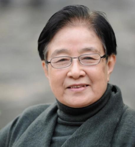 有一次，谷建芬通知那英:“快到录音棚来一趟，试首歌。”那英乐颠乐颠的就去了。到那