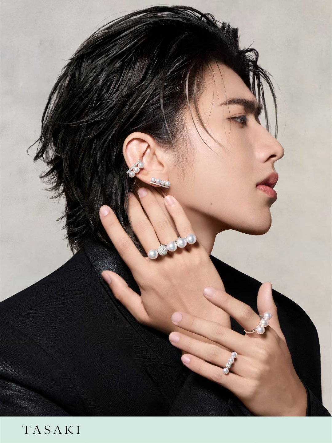 感觉品牌TASAKI塔思琦很爱蔡徐坤，把他拍的好帅，不对，应该是说超精致。