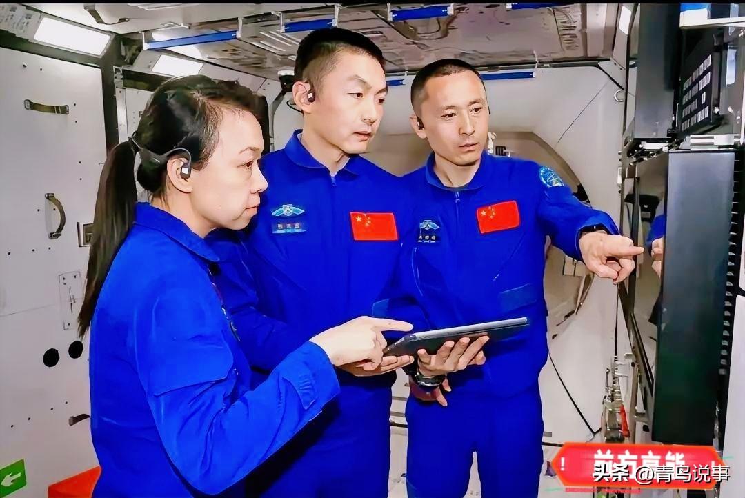 5月24日深夜，神舟二十三号升空。

港媒直播镜头一直跟着黎家盈，香港首位女航天