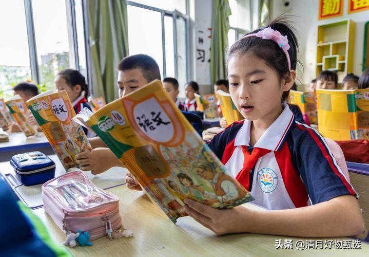 呼和浩特多部门联动护航“开学季”

随着新学期的到来，呼和浩特市多部门积极联动，