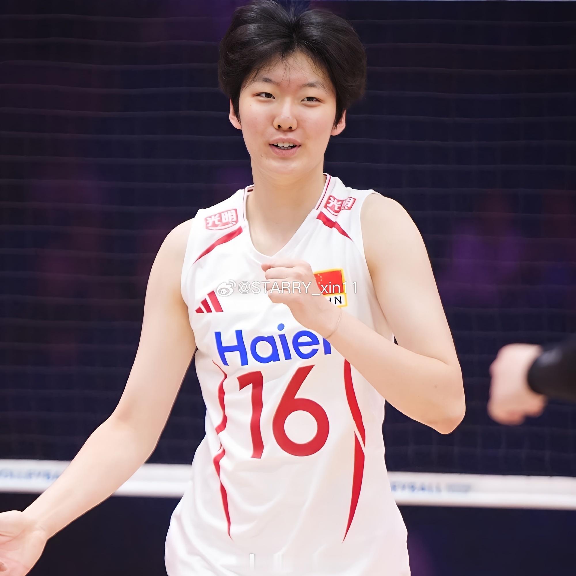 中国女排世联赛三连胜中国女排vs波兰女排 郭中楠用这次关键拦网结束了第一周的比赛