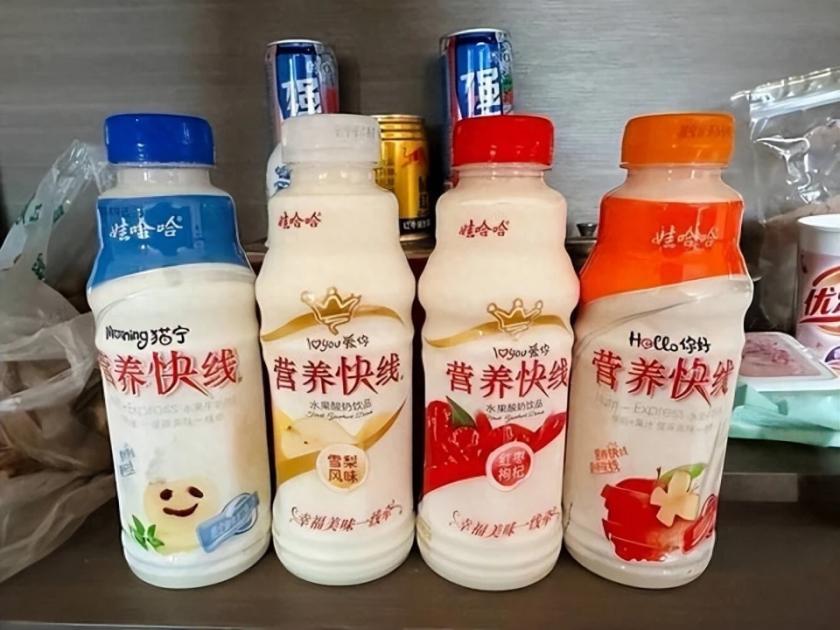 以前：“早餐喝一瓶，精神一上午”；

现在：超市角落里，落灰没人拿。

营养快线