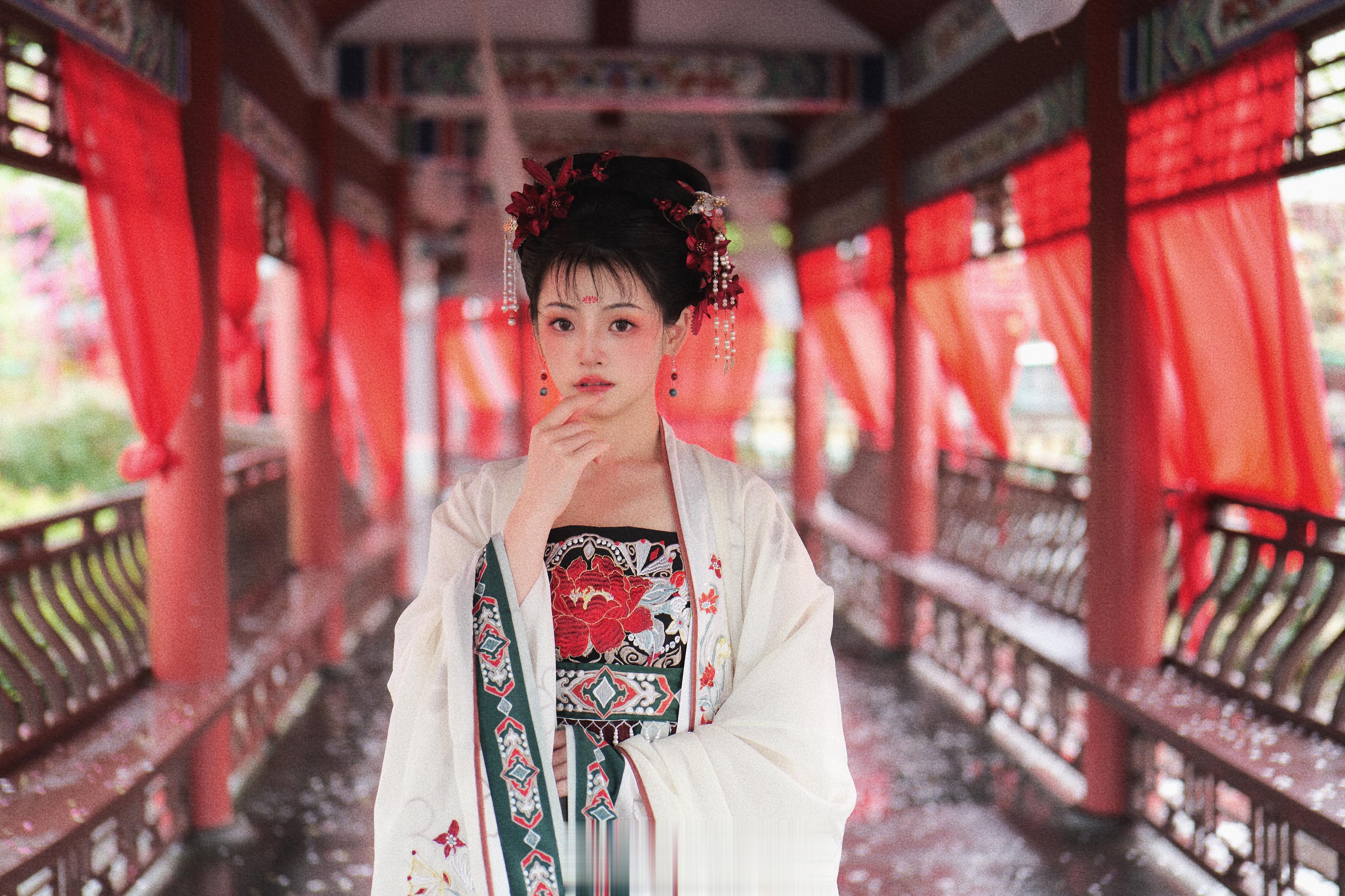 #林津伊[超话]# 怎叹………一愁相思…凭栏语…… ​​​