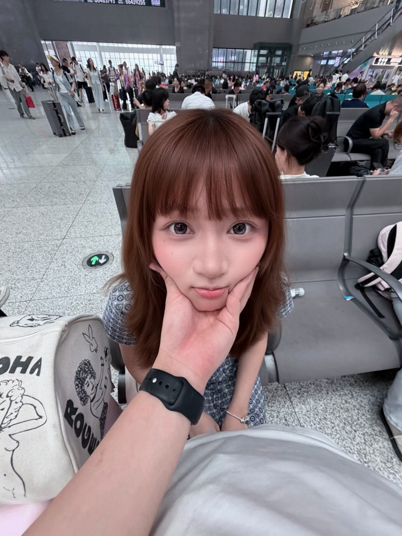 我发现我的红头发洗了几次就看不怎么出来了！后面是只有亮光才看得见 不过本来红色素