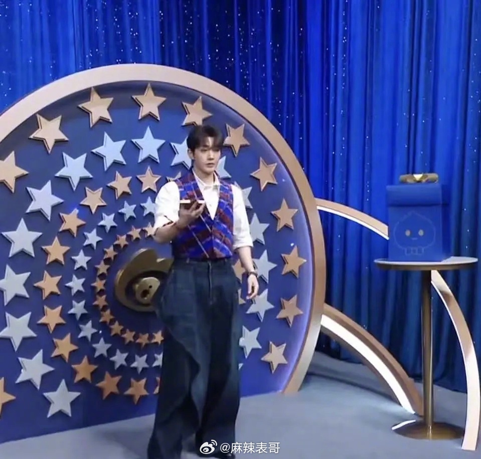 不知道，反正邓为的伙食很不曼妙 