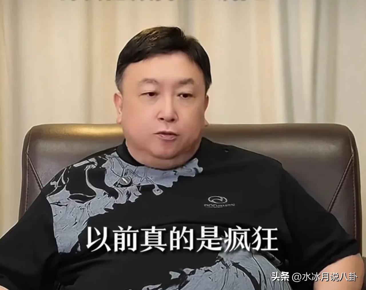 王晶说：“以前是真的疯狂，刘德华在内地最少有几亿女粉丝想嫁给他，之前有一个粉丝跑
