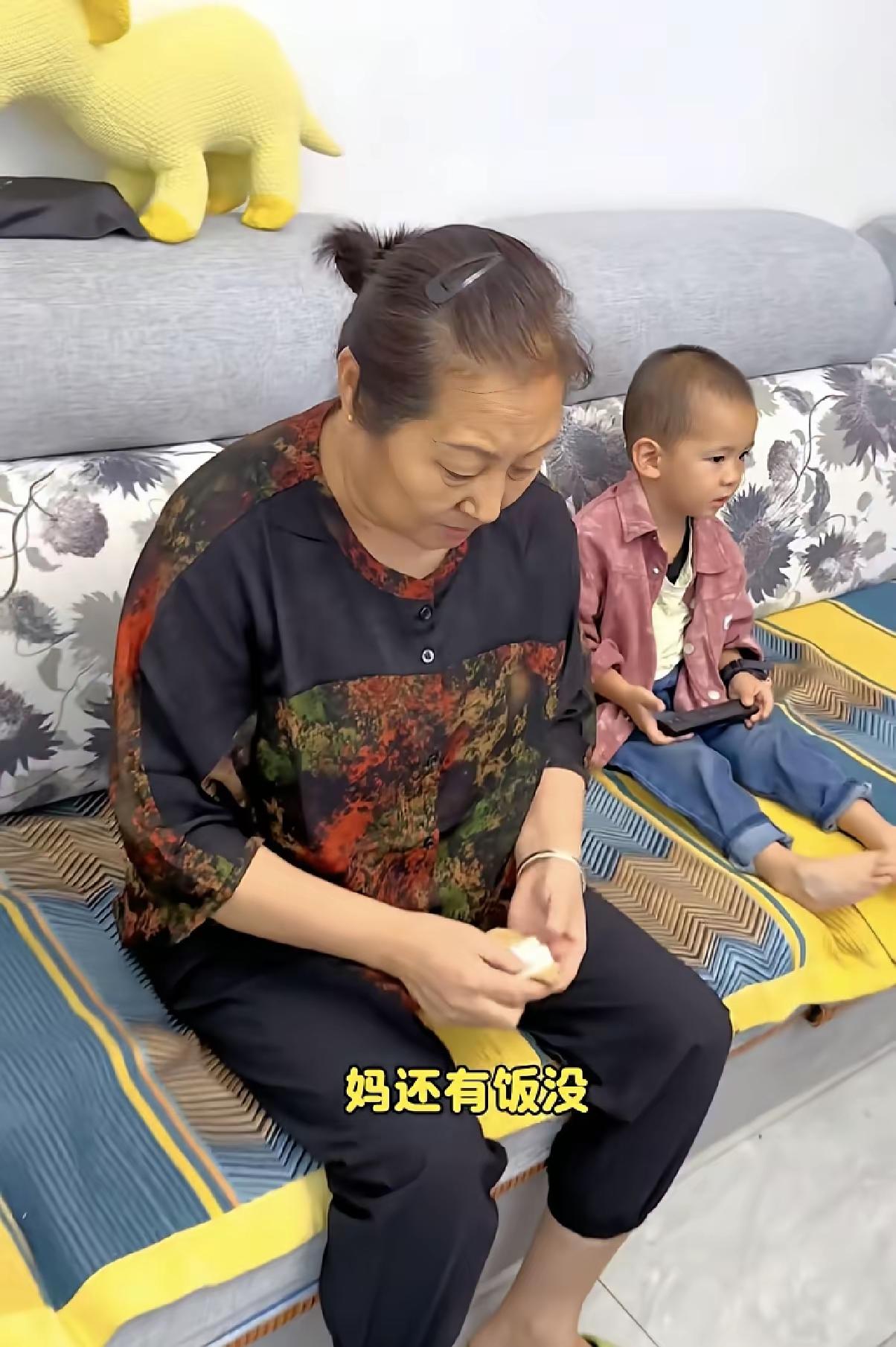 真的太佩服这位通透的婆婆，

    几句话点醒无数年轻人，

     通透又