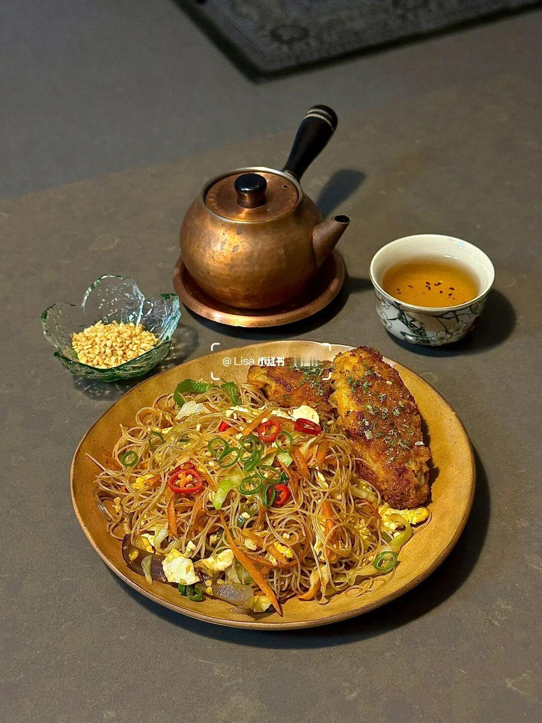 晚餐｜夜市炒米粉🍝｜香辣鸡翅🍗