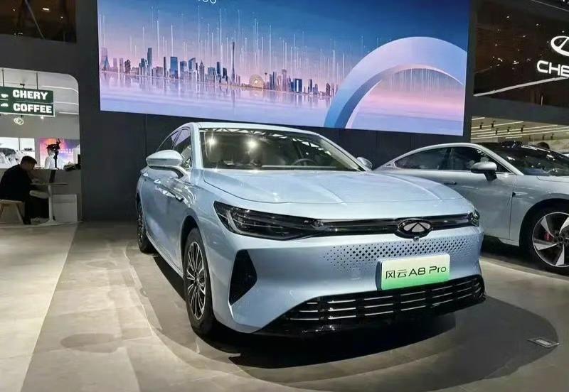 【奇瑞风云A8远航版将于3月30日上市 前脸采用封闭式设计】外观方面，风云A8远