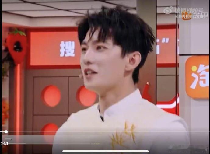 杨洋[超话]内娱有自己的好凉《你好星期六》太懂粉丝的心！昨晚泼水环节，杨洋这张帅