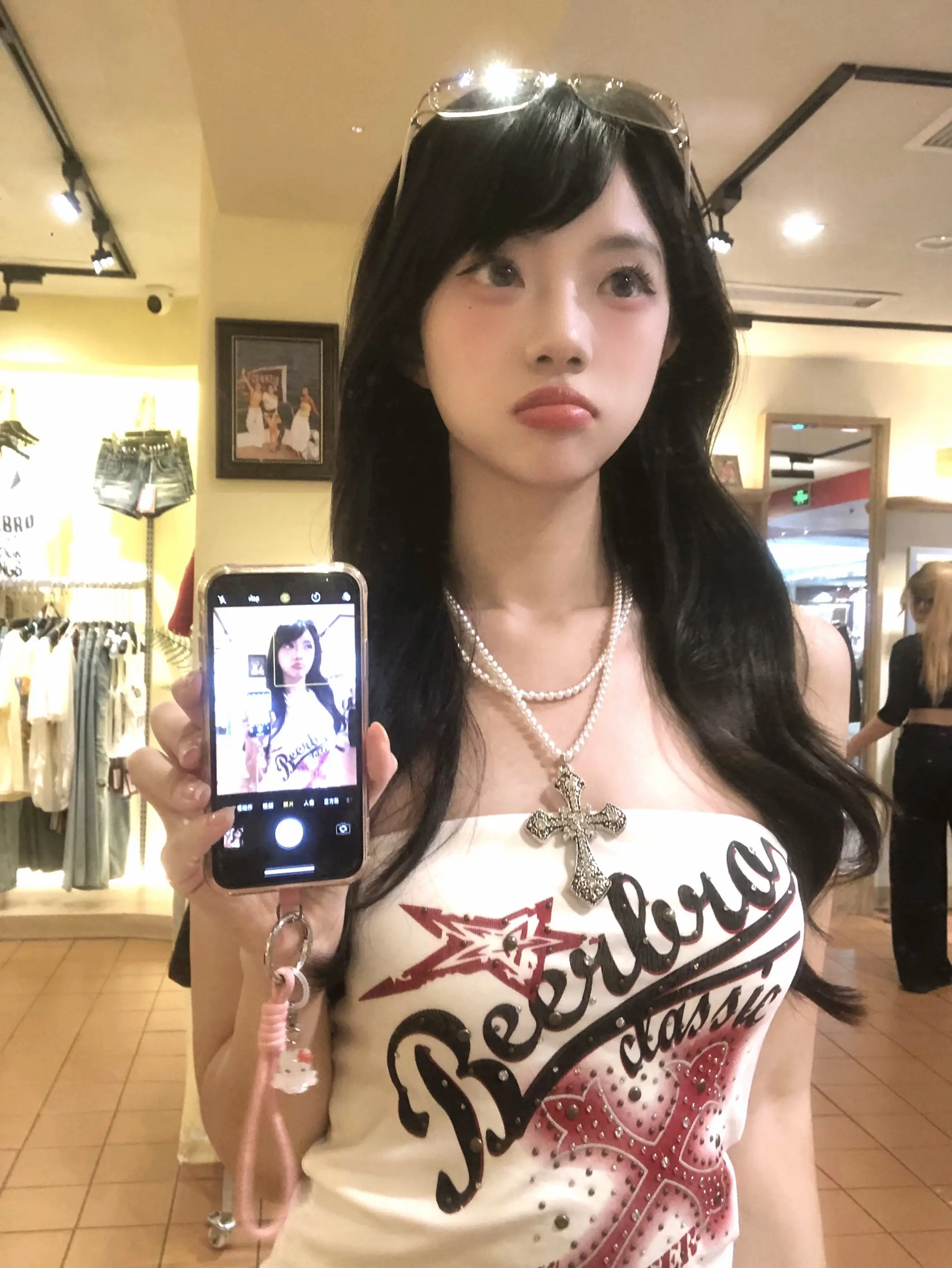就这个古早辣妹爽。斜刘海好有古早味～ 杭州的beerbro真的太好逛啦！