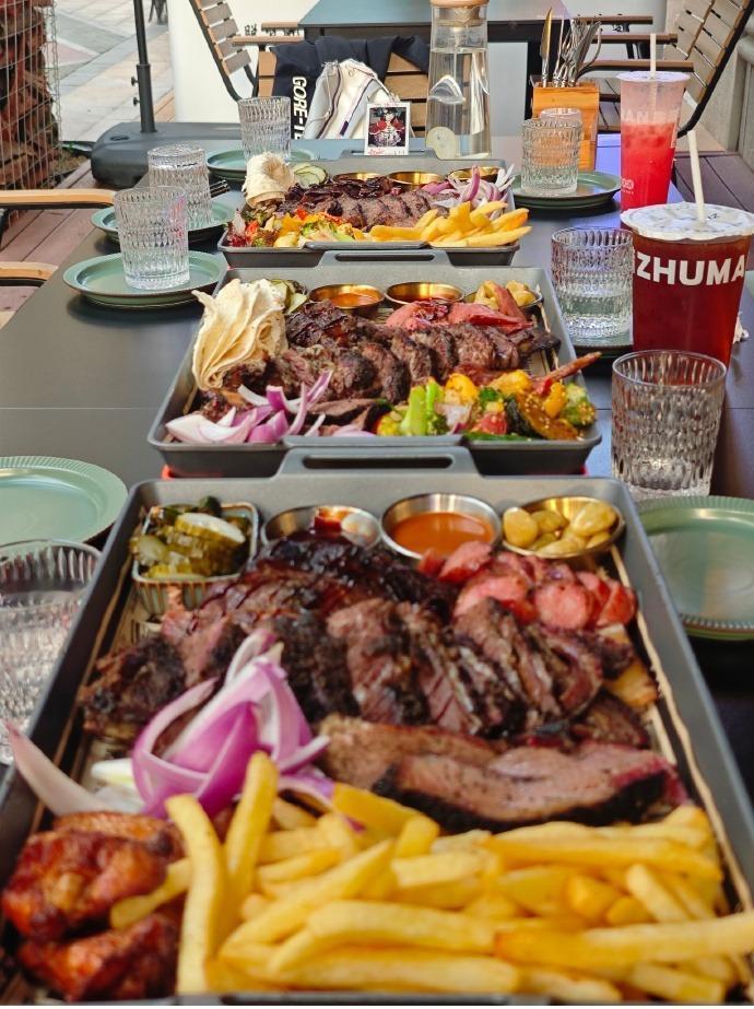 味真族据点又添一员大将！这家店除了价格稍微小贵，其他方面简直夯爆了。味道醇厚浓郁