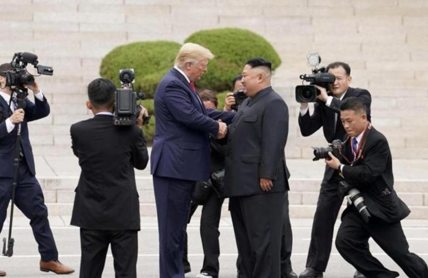 美国又要制裁朝鲜船只，金正恩为啥不买账？这次会出啥事。
特朗普最近又想见朝鲜领导