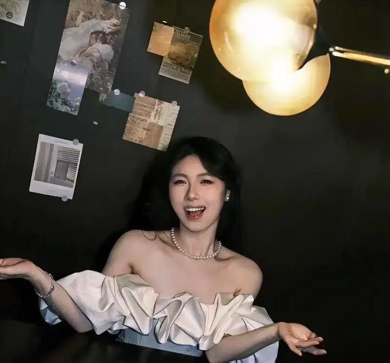 这些男人都是我自愿睡的，有的是被送上饭局喝醉，半推半就。也不赖别人，因为当时的我
