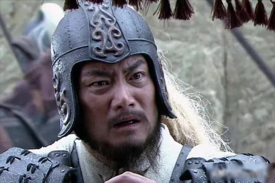三国时，孙权在濡须口大宴诸将。喝到兴头上，他突然命令周泰把衣服脱了！周泰红着脸说