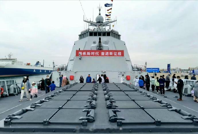 时隔数年之后，中国海军先进的现役战斗舰艇再度对公众开放。来欣赏一下，普通市民眼里