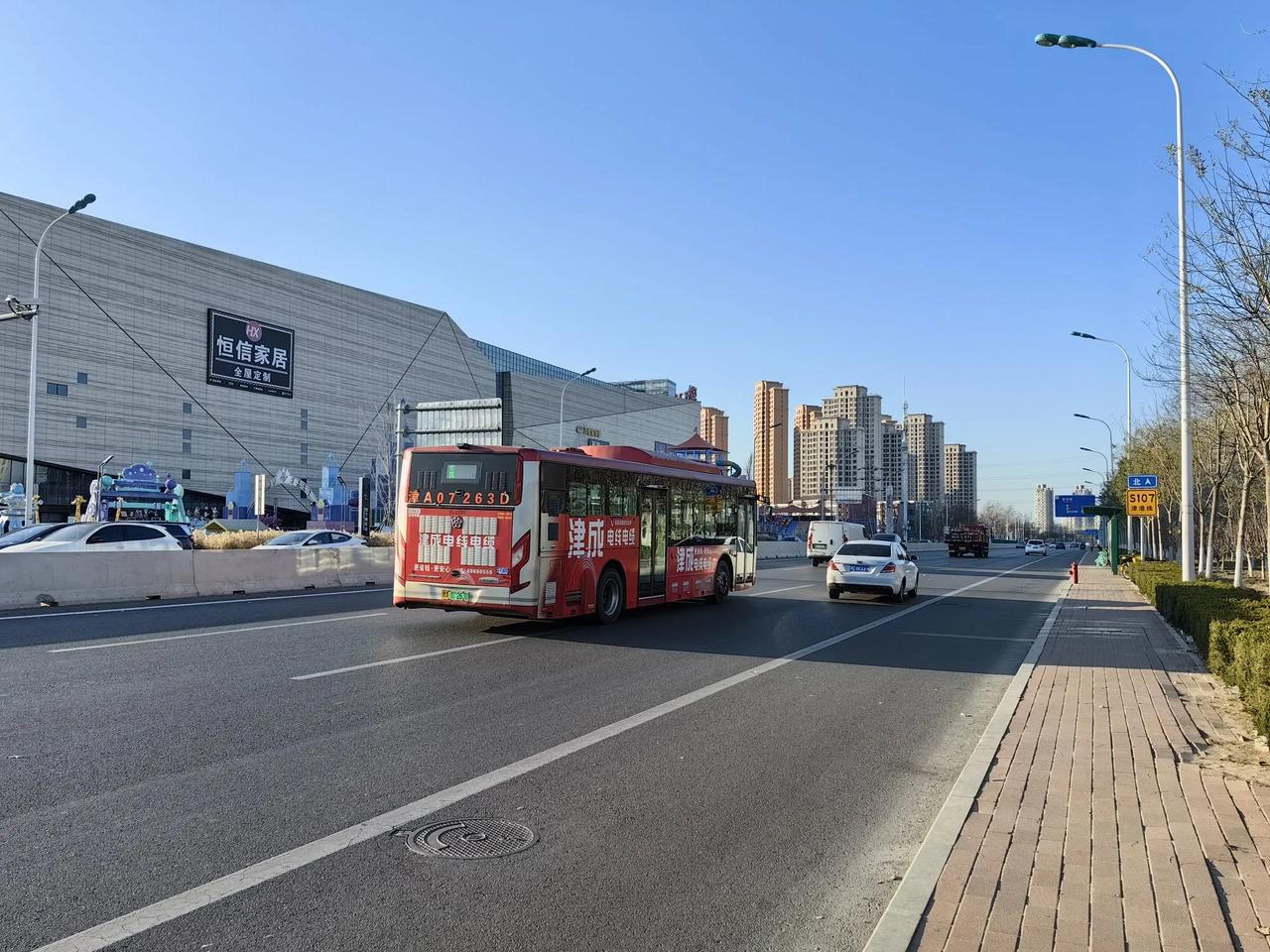 天津环城四区中，西青区面积最大，也最长。 从西青区区政府所在地杨柳青镇，到最远的