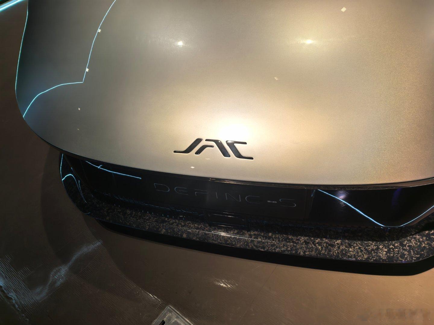 江淮的概念轿车，如果你想的轿车计划没终止的话，会不会也是图4这种风格？ 