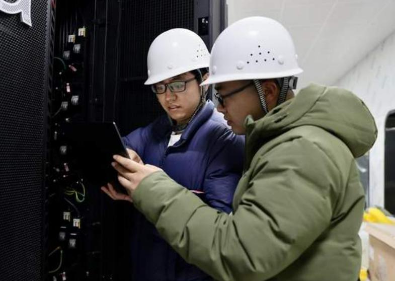 中国光纤行业如今处在一个特别强势的位置，整体订单已经排到 2028 年，部分特种
